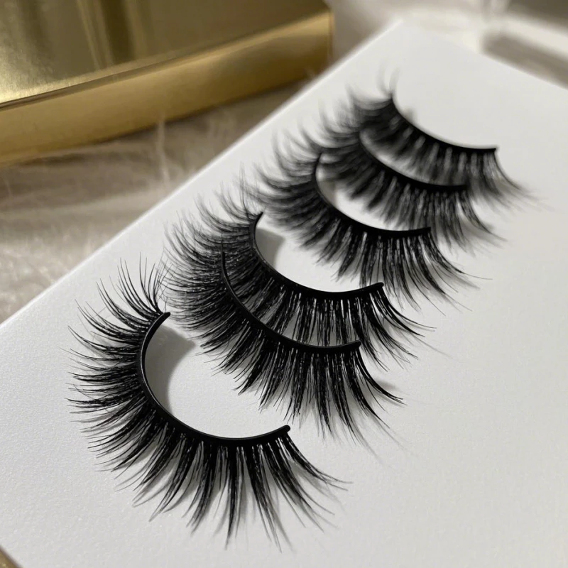 False-Eyelashes-for-Beginners.webp